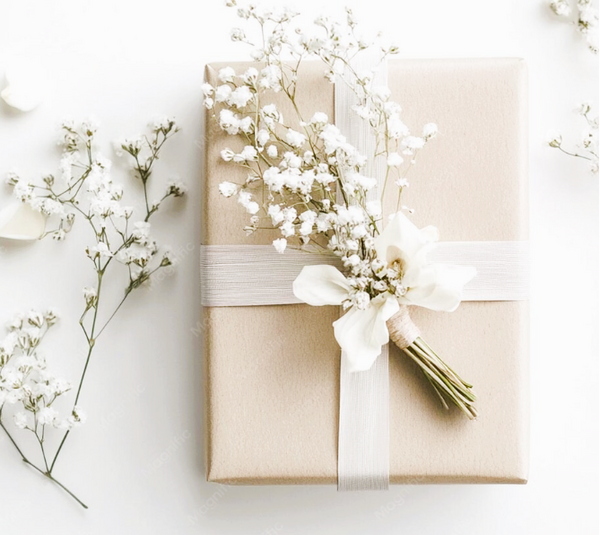 Eine Geschenkbox mit einem Gutschein drinnen für eine Hochzeitsgeschenk-Idee