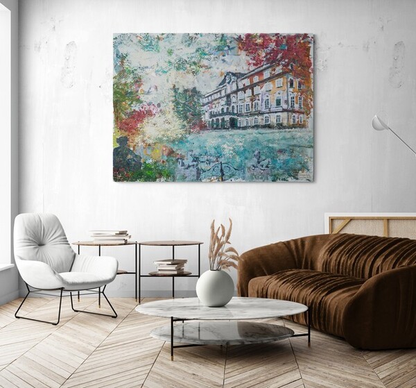 Kunstwerk „Schloss Leopoldskron“ von Josefine Frauenschuh – ausdrucksstarke, abstrakte Darstellung des Salzburger Wahrzeichens mit kraftvollen Farben in einem modernen Wohnraum.
